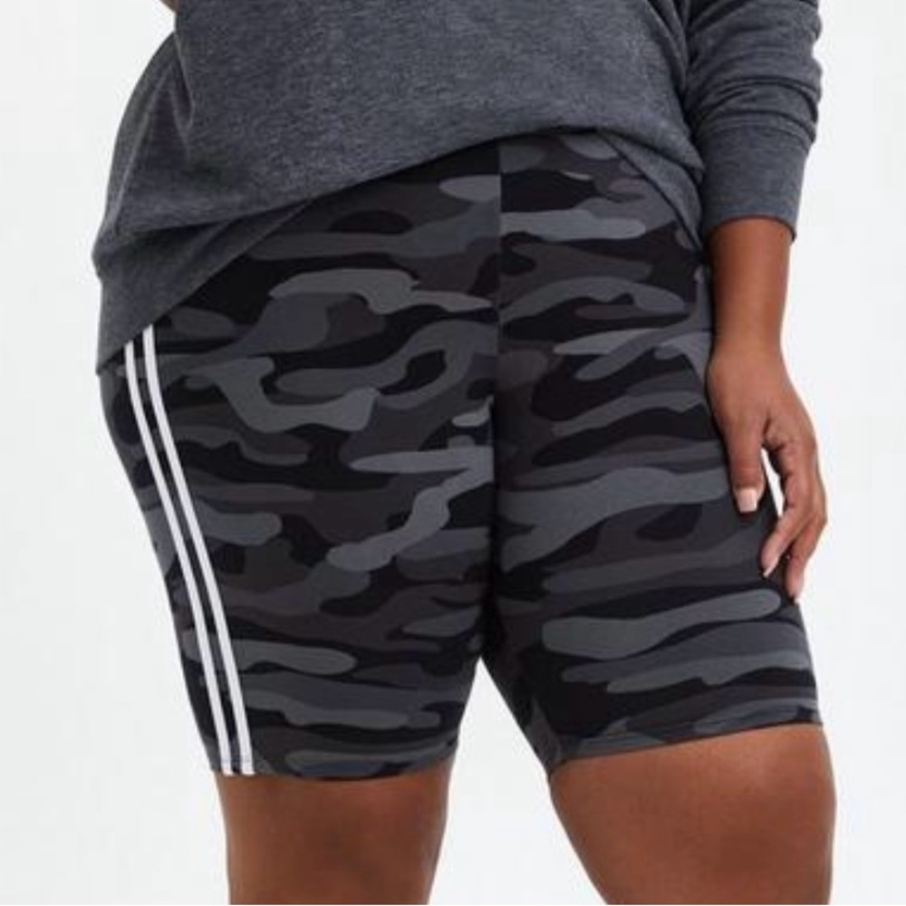Torrid Bike Shorts Camouflage with White Side Stripe - Picture 2 of 11